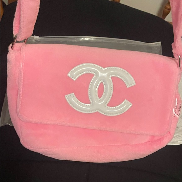 CHANEL VIP Precision soft crossbody - Picture 11 of 17